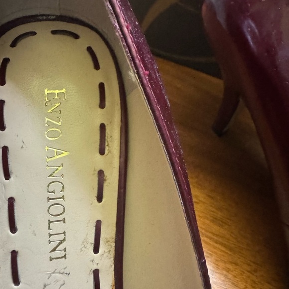 Elegant Burgundy Heels by Enzio Angiolini. Women’s sized 6 - Picture 8 of 10